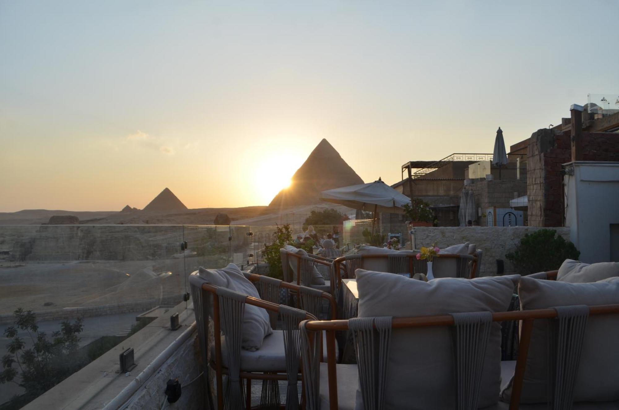 Queen Cleopatra Pyramids View Hotel Kafrat al Jabal Exterior foto